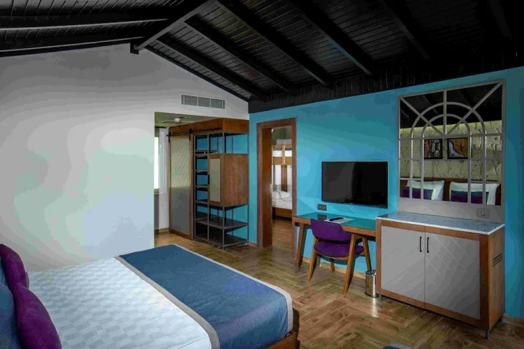 Standard Quadruple Family room with balcony