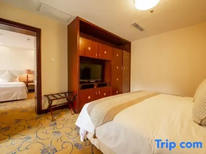 Business Quadruple Suite