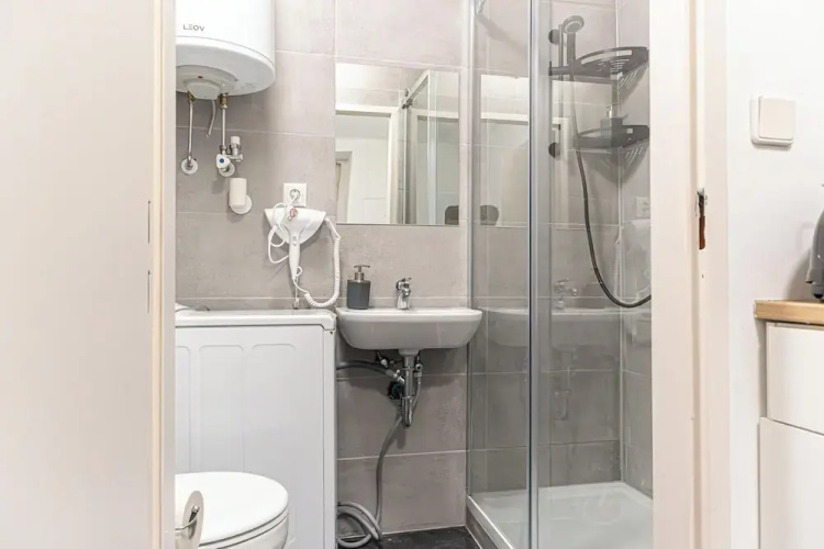 Charming 1BR Getaway Central Meidling