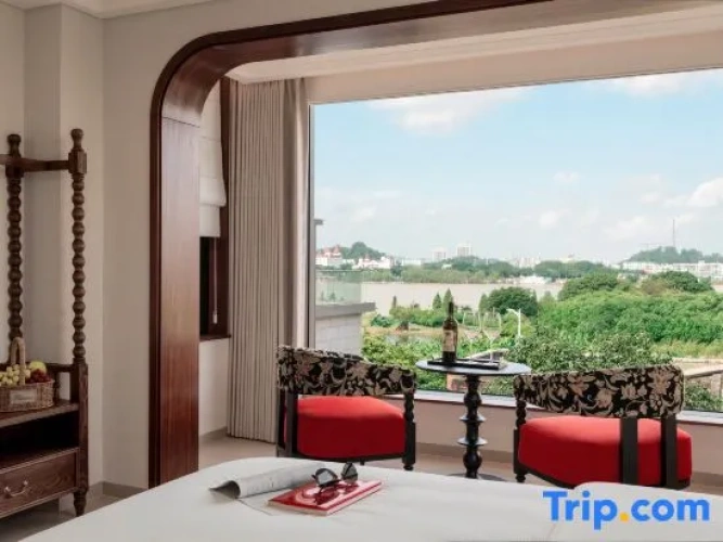 2 Bedrooms Deluxe Suite with river view