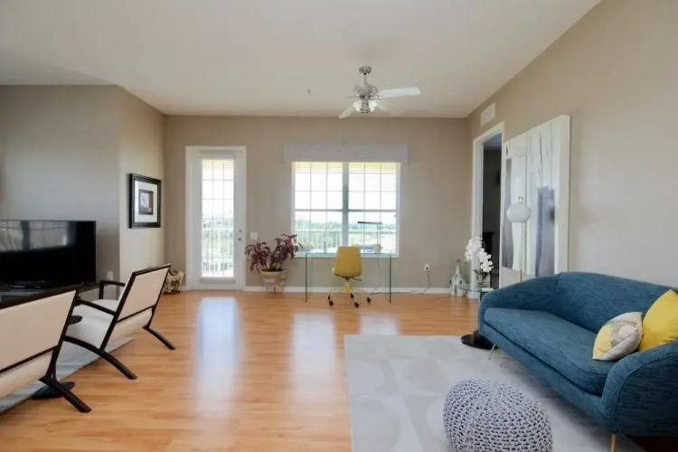 Lake View 3 Br Condo by RedAwning