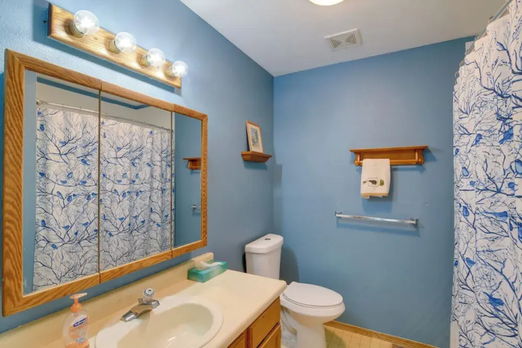 Charming Anchorage Home w/ Grill + Deck!