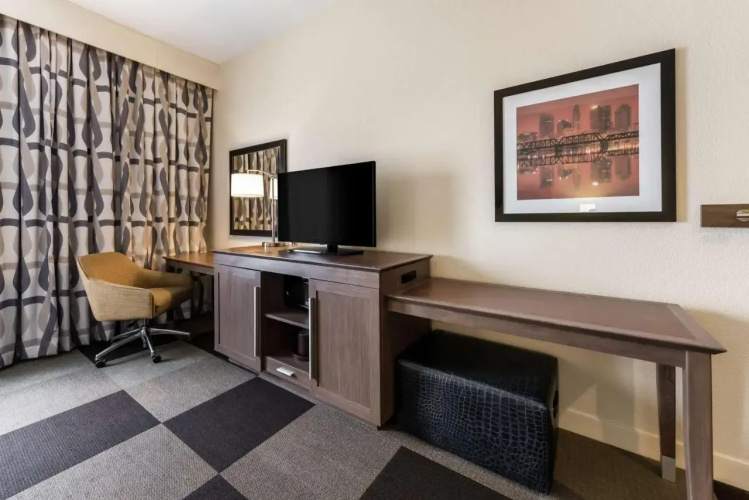 Hampton Inn Columbusi70ehamilt