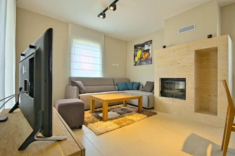 4 Bedrooms Villa