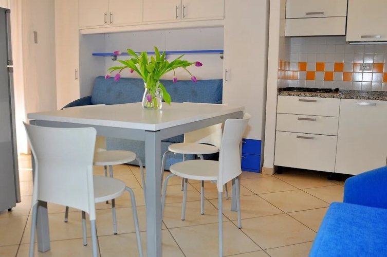 "flat in a Seafront Building With Swimming Pool"