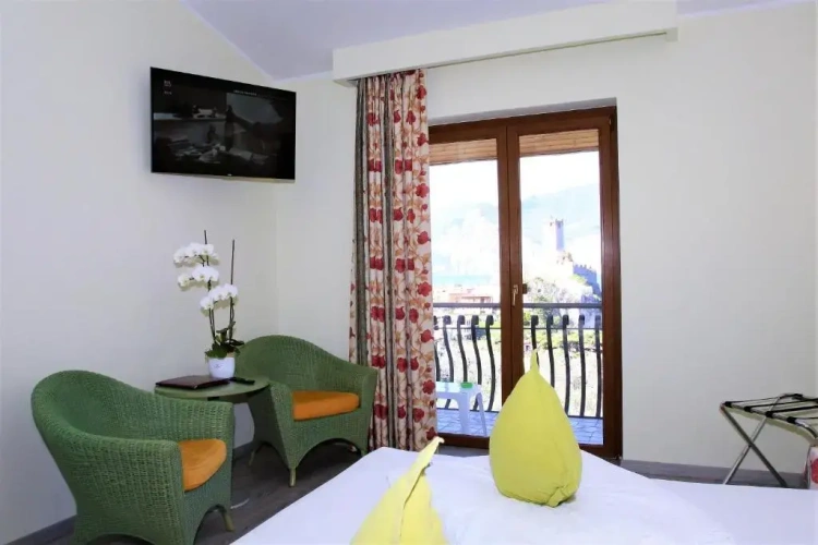 Superior Double room with balcony and with lake view