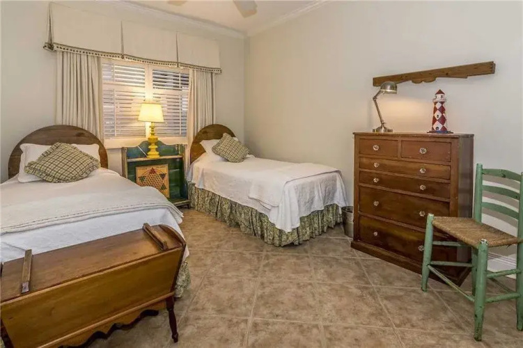 Romar 103A - 3 Br condo by RedAwning