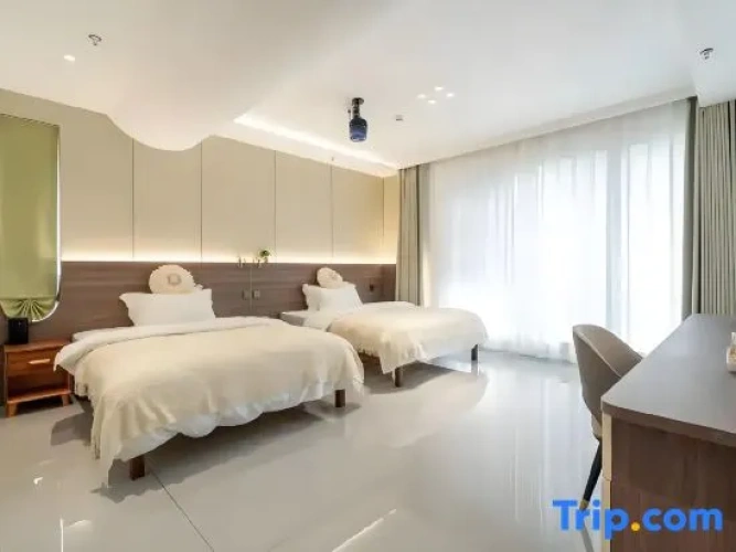Standard Quadruple Family room