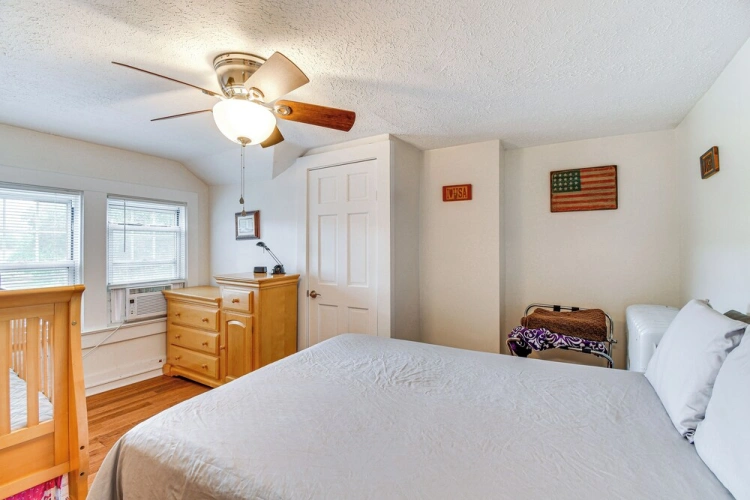 4 Bedrooms Cottage