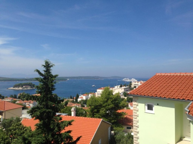 Apartment with sea view