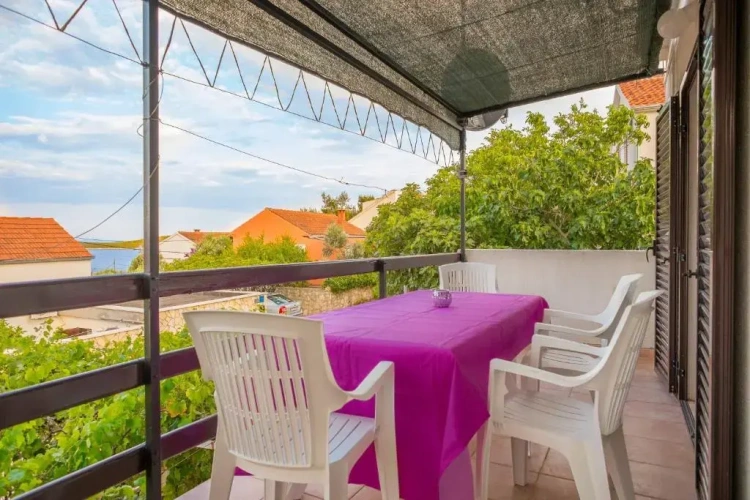 2 Bedrooms Apartment with balcony and with sea view
