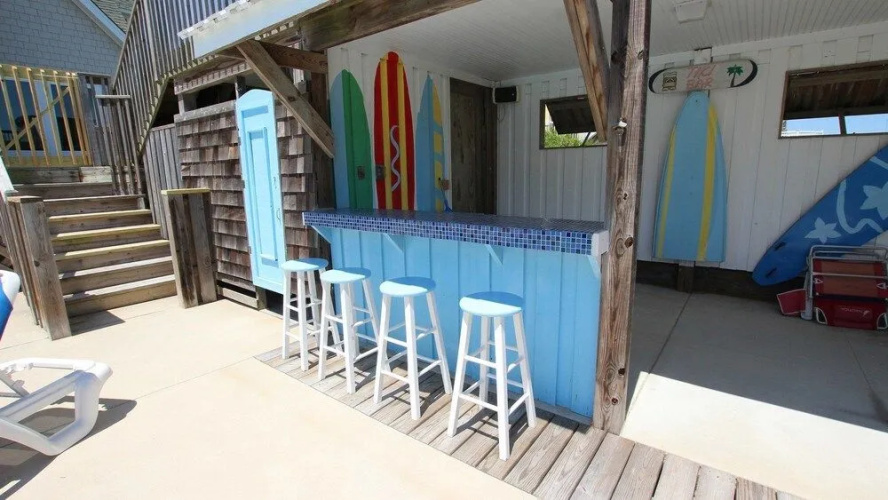Kuhl Breeze - 5 Br home by RedAwning