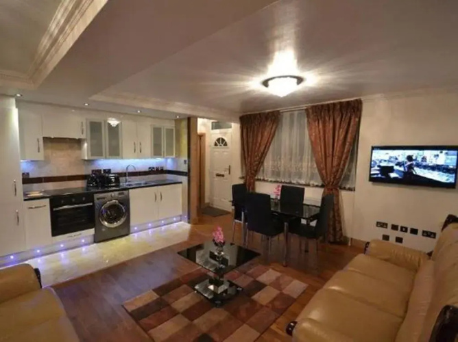 Hyde Park Suites - Apartments