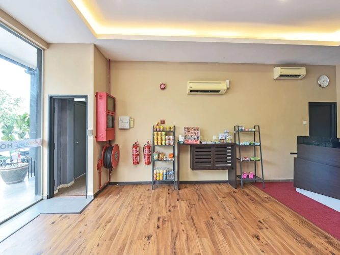 SUPER OYO 90701 Venomi Hotel