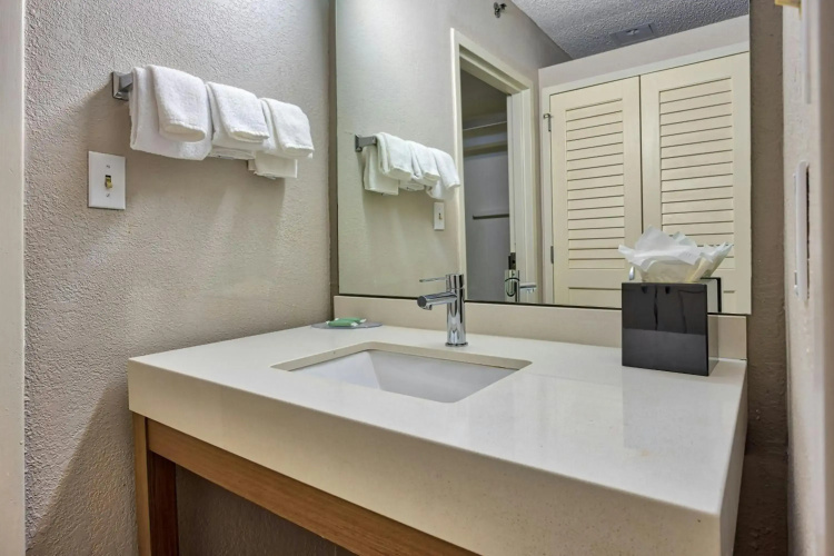 Courtyard by Marriott Hampton