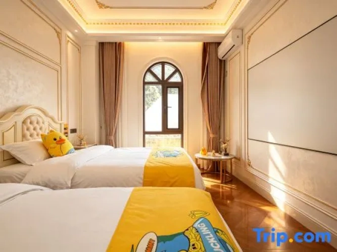 Deluxe Suite