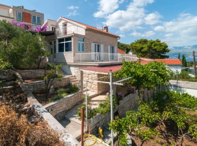 3 Bedrooms Cottage