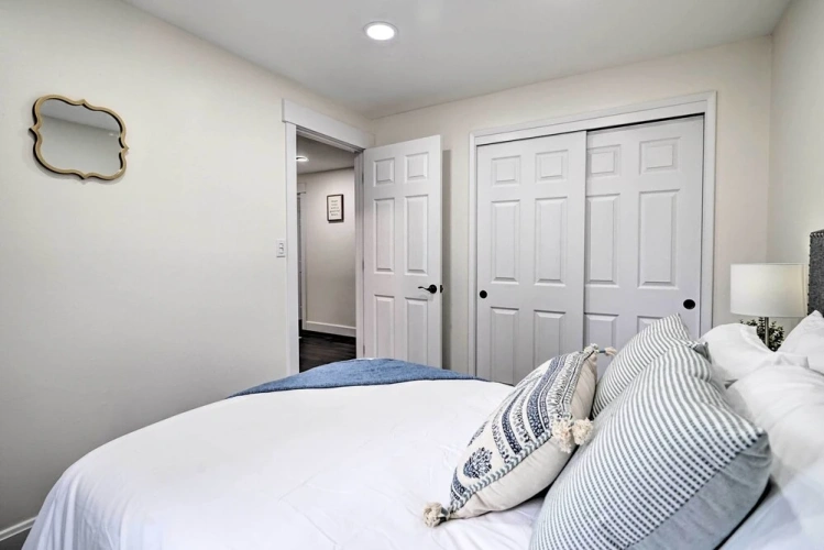 5 Bedrooms Cottage