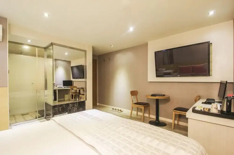 Cube Hotel