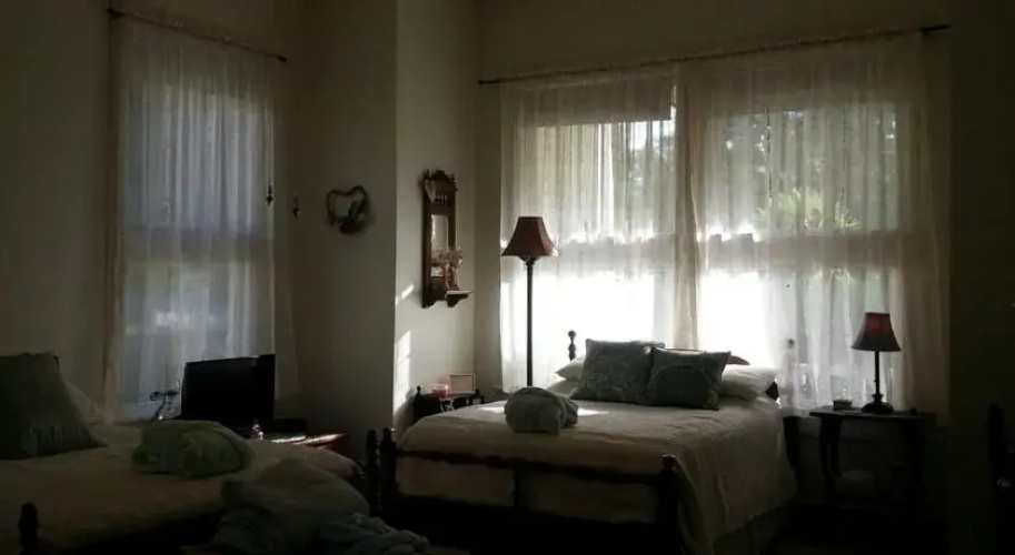 Historic Holle House Second Floor Space sleeps six