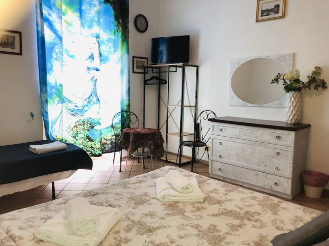 Parisa Suite