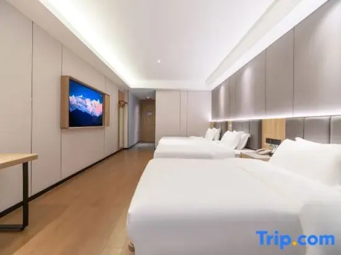 Standard Triple room with view