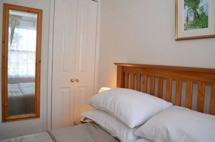 Crown Cottage