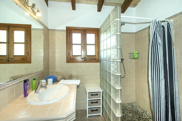 2 Bedrooms Villa