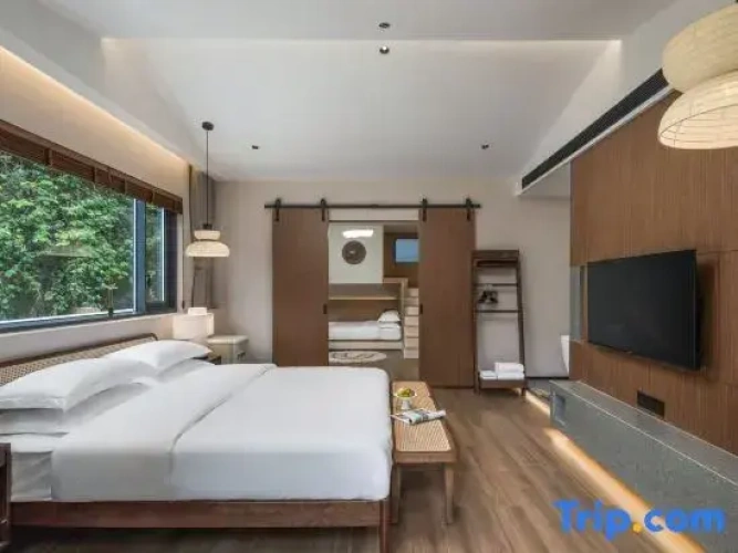 Family Suite with balcony and with mountain view