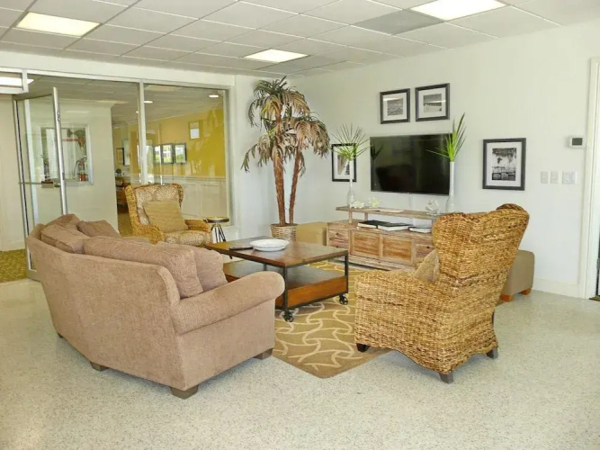 Bungalow-style Beachfront Condo With Pool