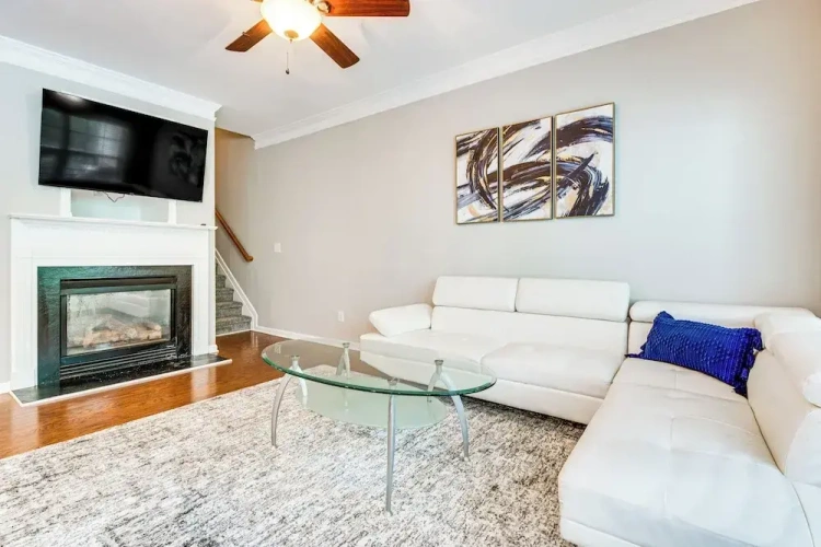 4 Bedrooms Apartment with balcony