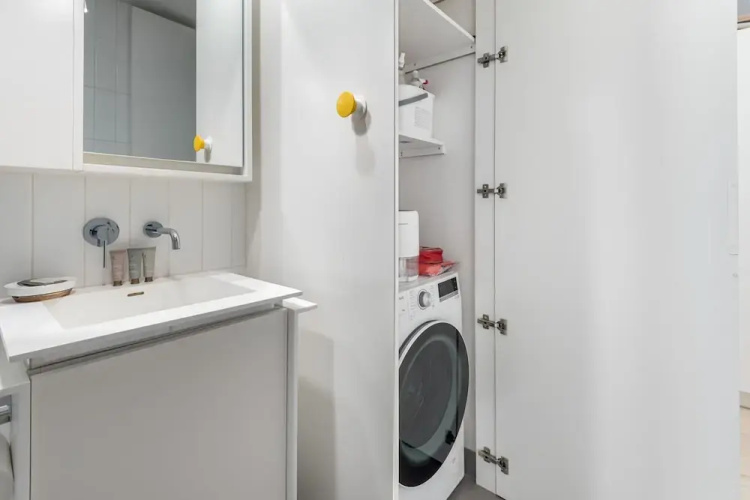 Brighton 1-bed Apartment With Balcony & Parking