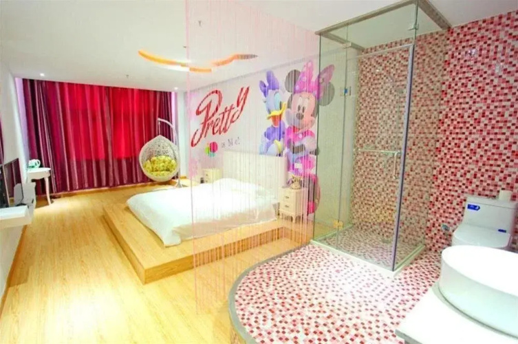 Love in a Fallen City Theme Hotel
