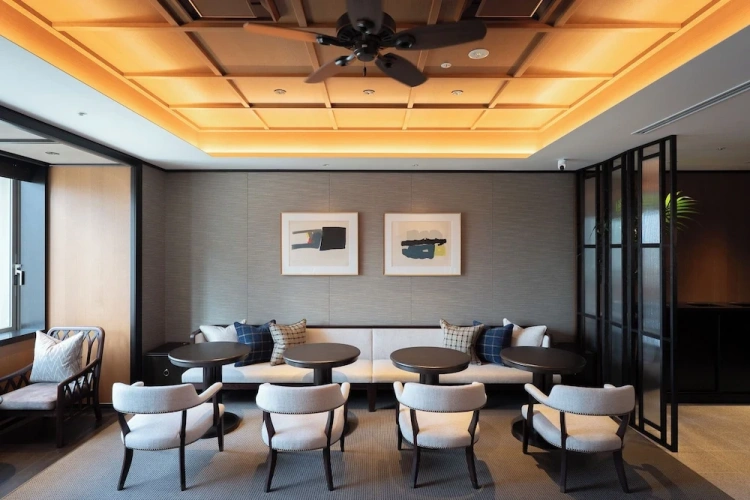 Deluxe Double Club room with harbour view