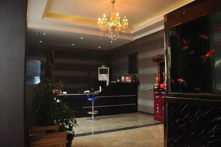 Longmen Gongshe Inn