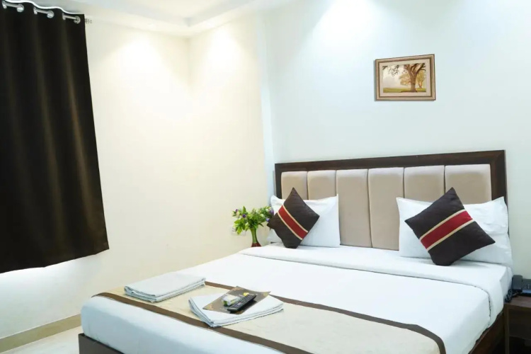 Roomshala 024 Luxury Stays Sector 12