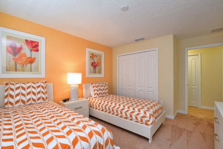 4 bedrooms villa accommodate 10 guests