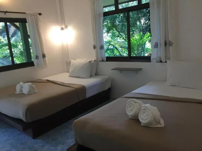 Standard Quadruple room with garden view