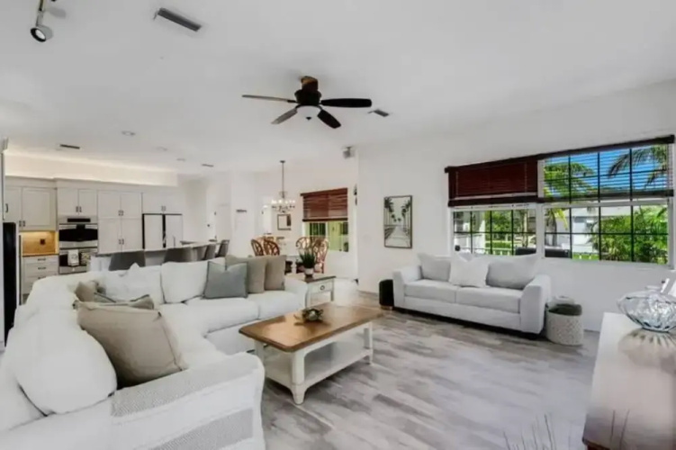 1200 Tree Bay