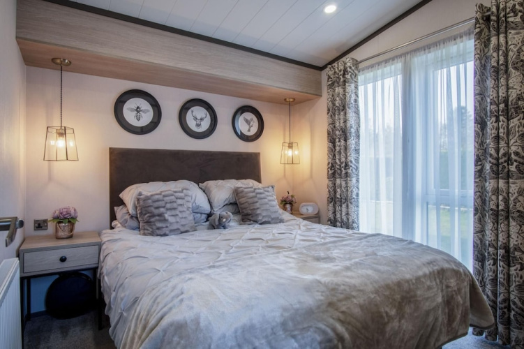 Bumblebee - 2 Bedroom Lodge - Manorbier