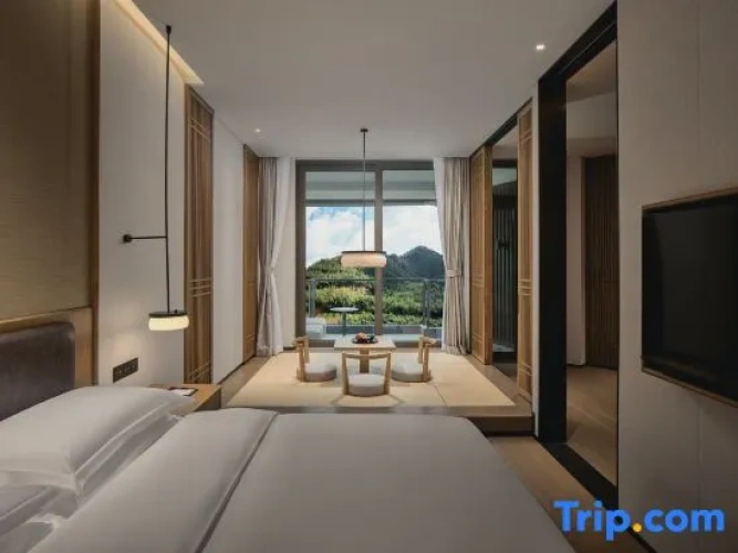 2 Bedrooms Suite with courtyard view