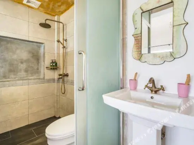 Rive Gauche Hostel