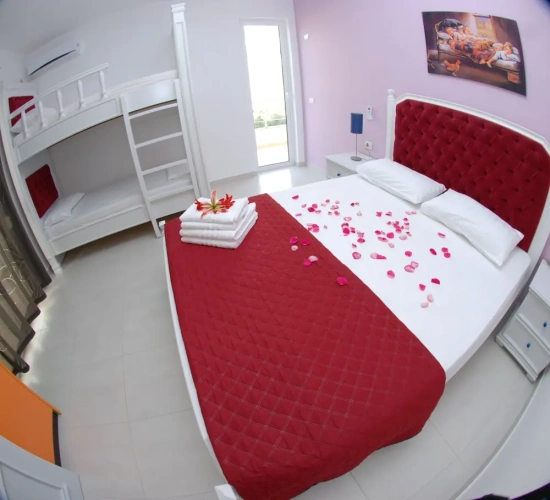 2 Bedrooms Standard Family room with balcony