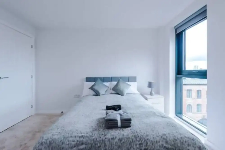 ✰Spacious & Modern 2 Bed Apt, 5 Mins from Leeds!