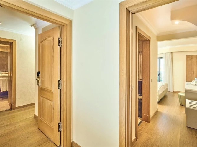 Deluxe Suite with balcony and with land view