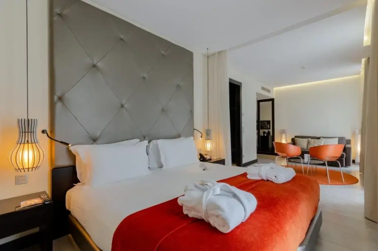 Suite with street view