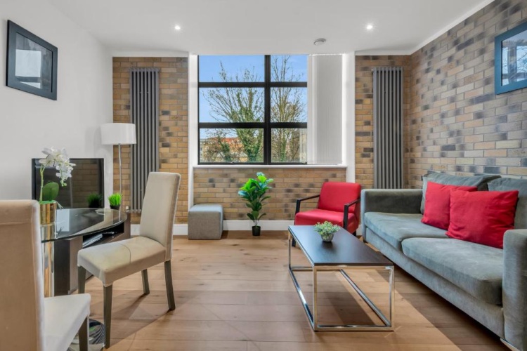 2 Bedrooms Apartment