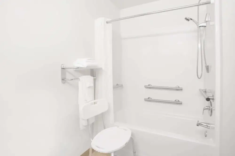 Standard Quadruple room with view
