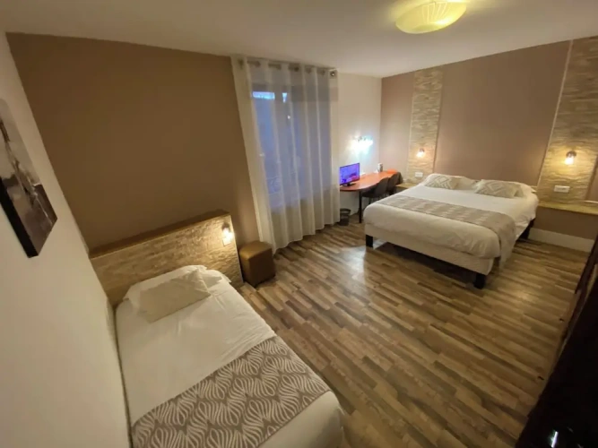 Standard Triple room