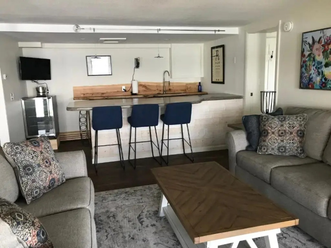 38 West Lake